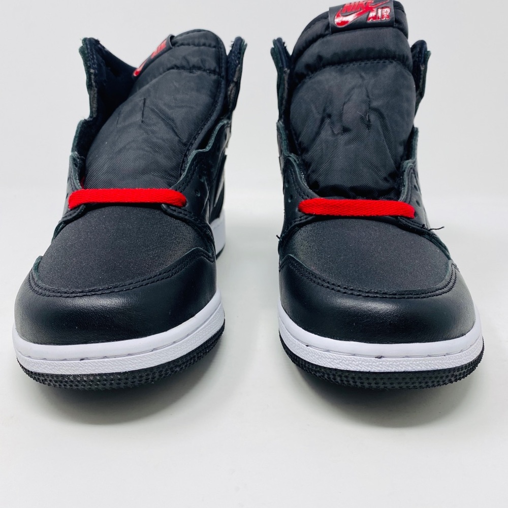 Jordan Women’s 1 Retro High OG - Picture 2 of 6
